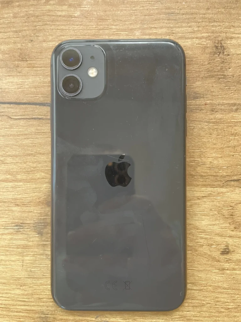 iphone 11 64gb telefonas. Tinka vaikui kaip pirmas iphone, jokių defektų, tiesiog geras ir patikimas aparatas.