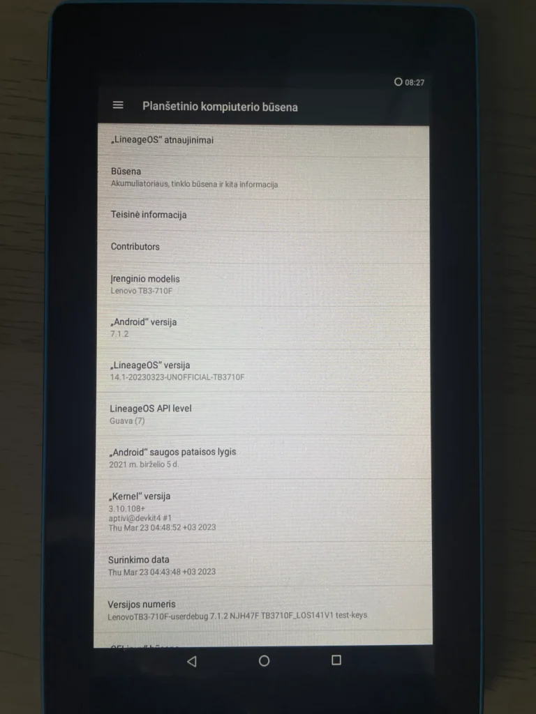 Lenovo TB3-710F – kompaktiška 7 colių planšetė su IPS ekranu, keturių branduolių 1,3 GHz „MediaTek“ procesoriumi ir 1 GB RAM. 16 GB vidinę atmintį galima išplėsti iki 64 GB naudojant „microSD“ kortelę. Planšetė palaiko Wi-Fi, „Bluetooth 4.0“ ir GPS, turi 3450 mAh bateriją bei 2 MP galinę ir 0,3 MP priekinę kameras.