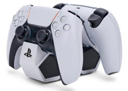 Kodėl „PlayStation 5“ pulteliams geriau rinktis krovimo stotelę, o ne priekines jungtis?