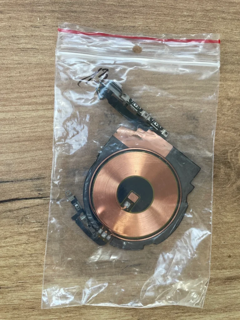 iPhone 13 belaidžio įkrovimo antena (Originali / Naudota)
