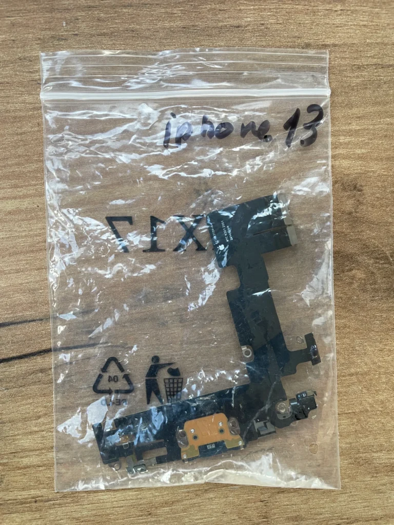 iPhone 13 įkrovimo lizdo lankščioji jungtis (Midnight) (Original / Used)