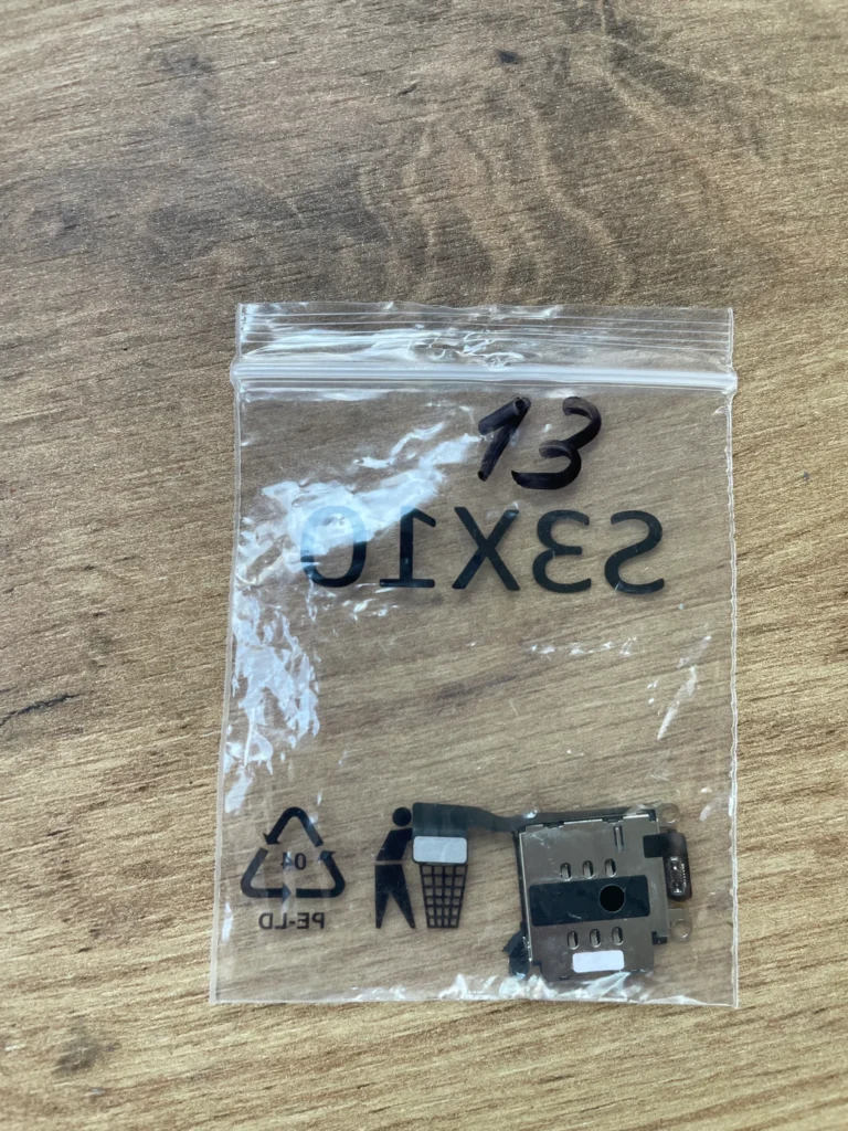 iPhone 13 Sim kortelės skaitytuvas (Originalus / Naudotas)