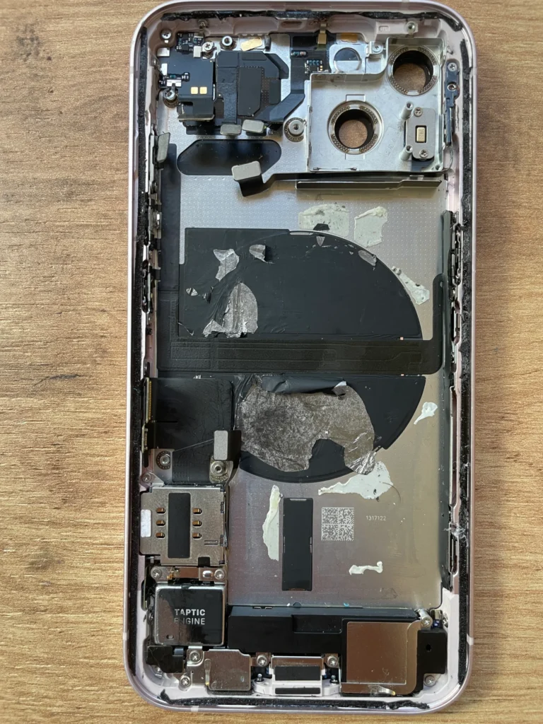 iphone 13 galinis dangtis su belaidžiu krovimu ir mygtukais