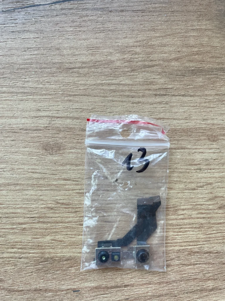 Apple iPhone 13 priekinė kamera (Originali / Naudota)