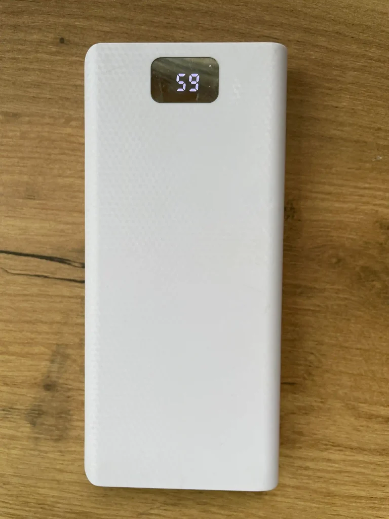 Power bank galingas 20000 mAh su žibintuvėliu ir greituoju krovimu